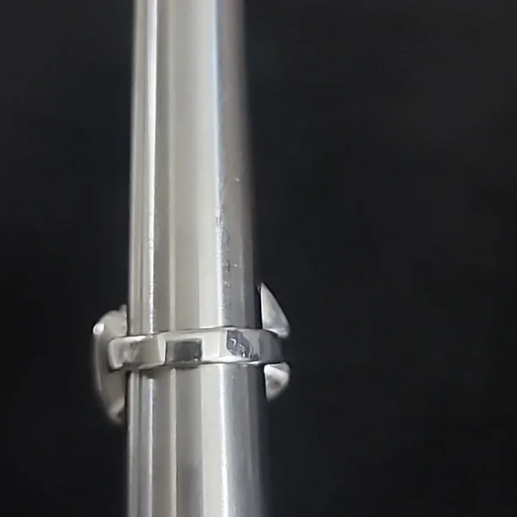 Large Gaudi FlowerCocktail Ring - Picture 6 of 7